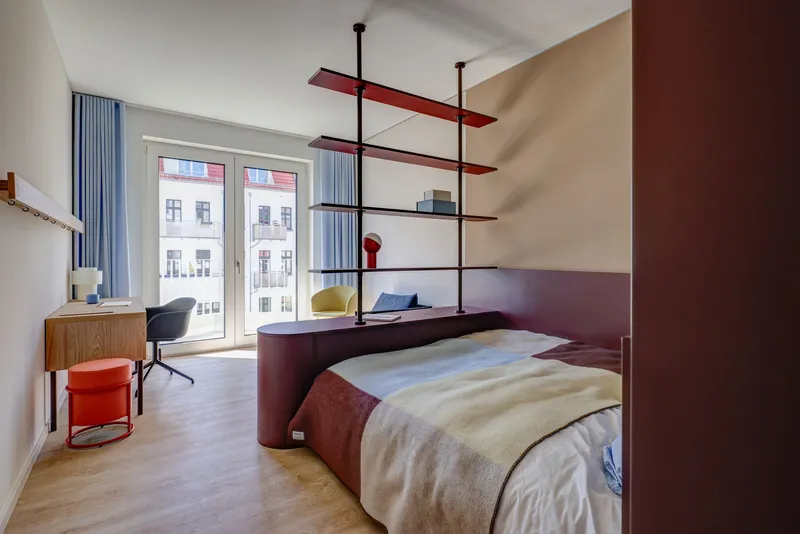 Erstbezug im Neubau I möbliertes 1-Zimmer Apartment mit Balkon in Berlin-Friedrichshain — photo 1